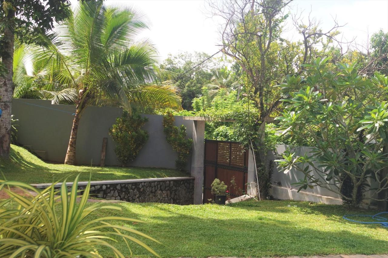 Blue Water Hikkaduwa Villa Exterior photo