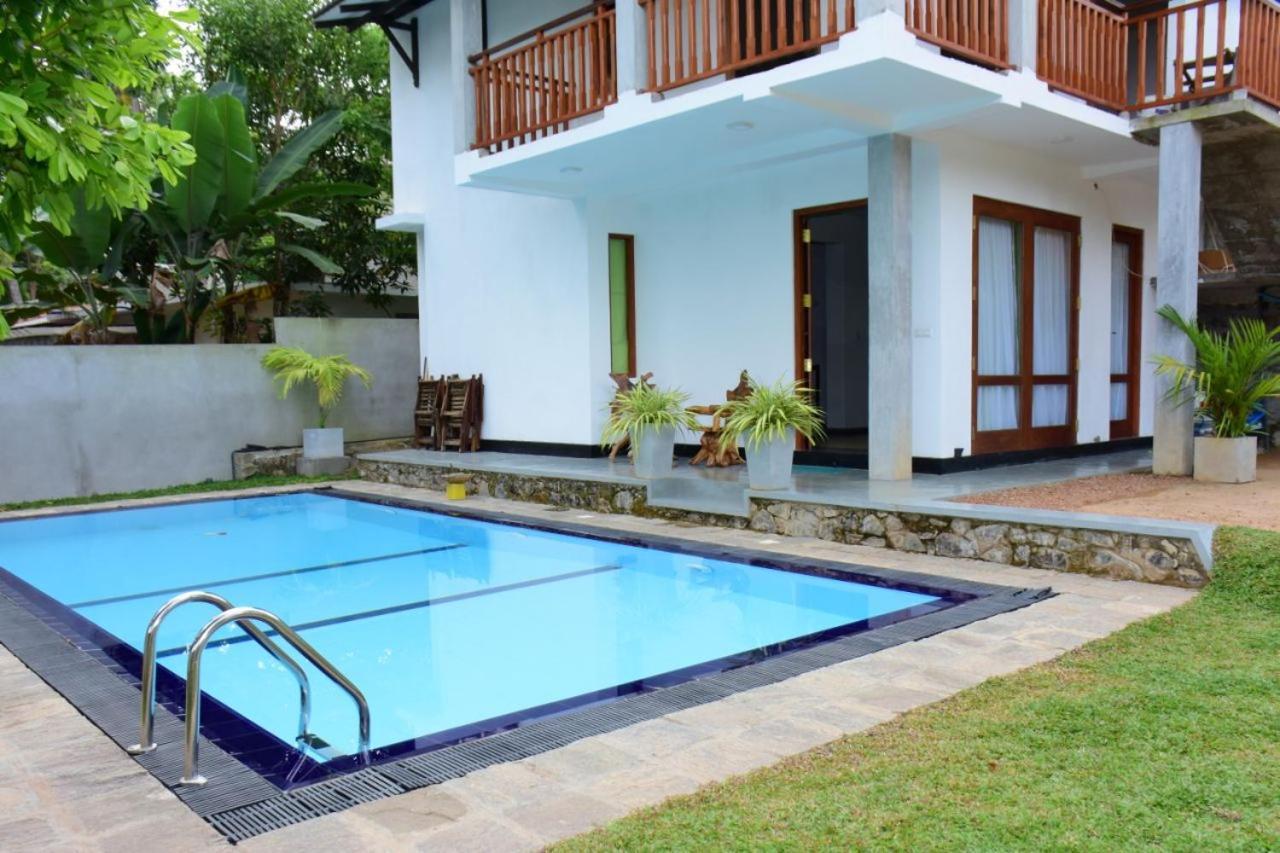 Blue Water Hikkaduwa Villa Exterior photo